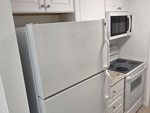 3rd image of 4928 Getner St