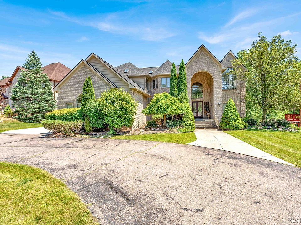 1st image of 6055 N Creek Ct