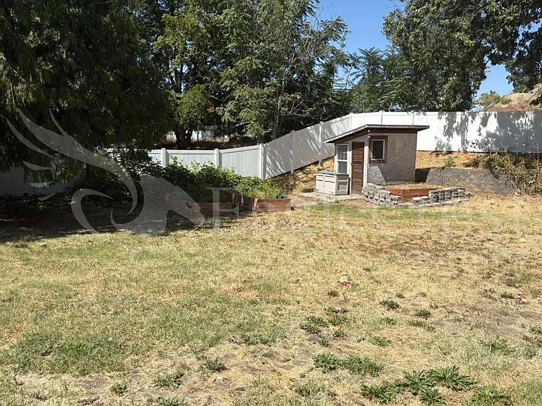 603 E Cherry St — Photo 9