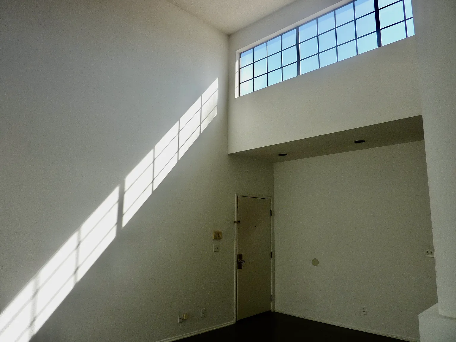 1 bed, 900 sqft, $2,999 — Photo 2