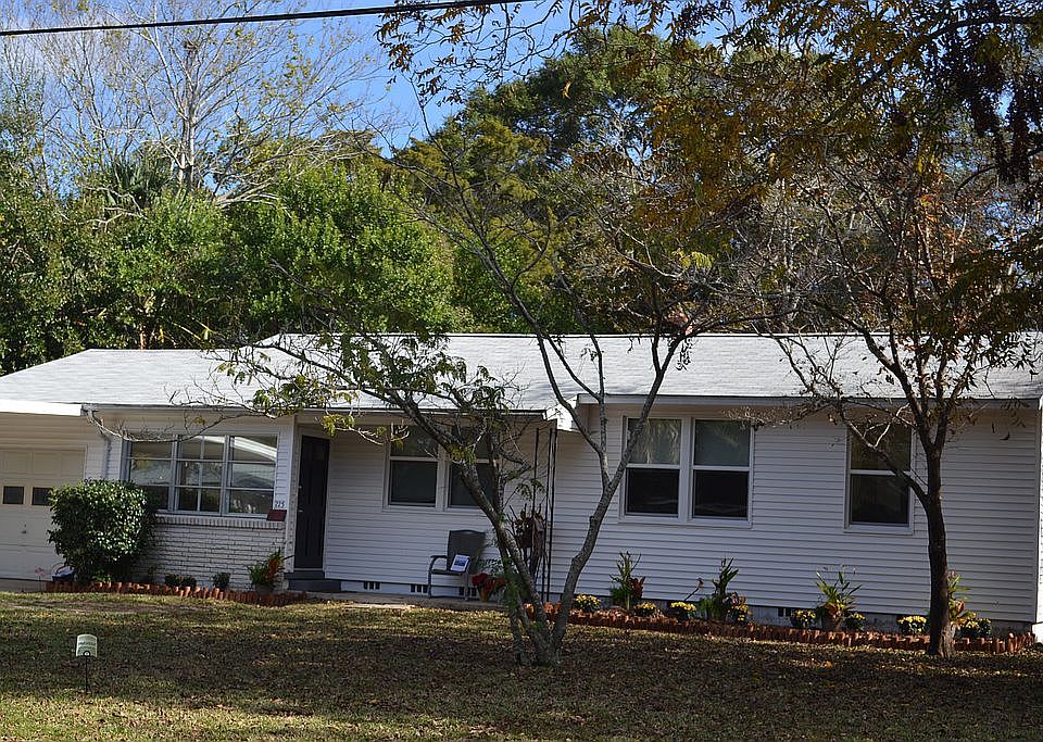 1st image of 225 Greenbrier Dr
