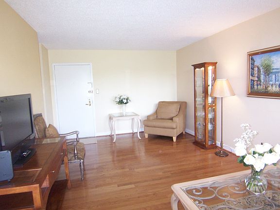 3rd image of 2311 Pimmit Dr APT 906