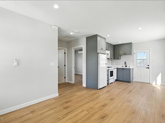 5th image of 211 Hensley St