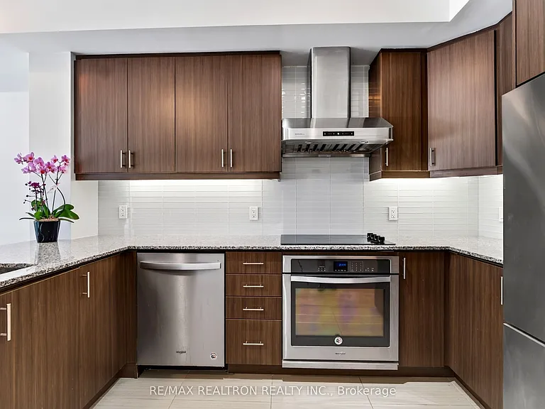 9618 Yonge St #801 — Photo 7