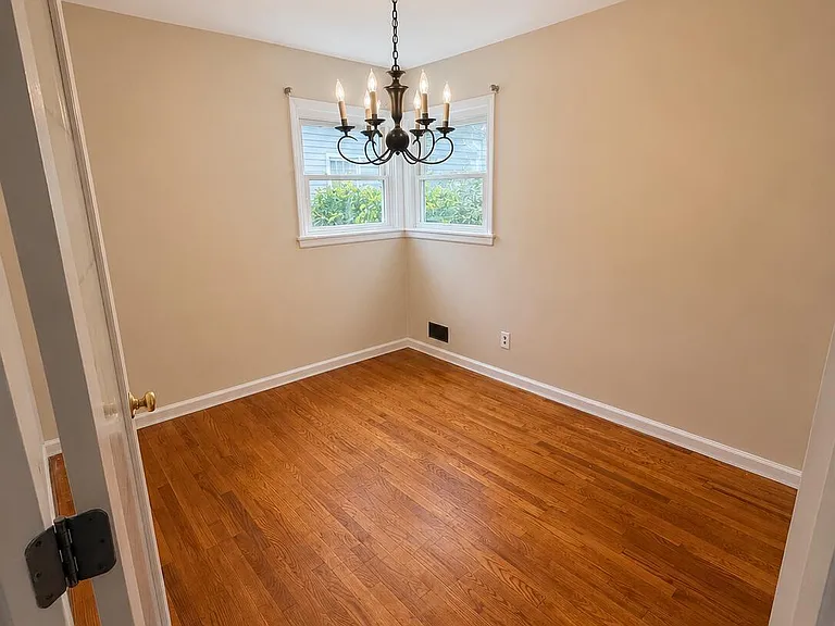 54 Longwood Dr — Photo 5