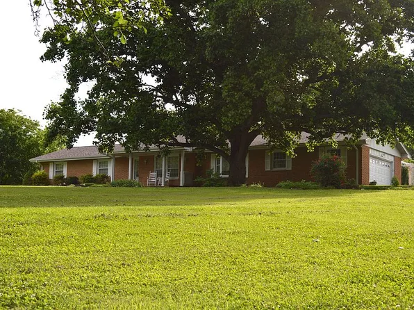 502 S Hill Dr, Petersburg, IN 47567