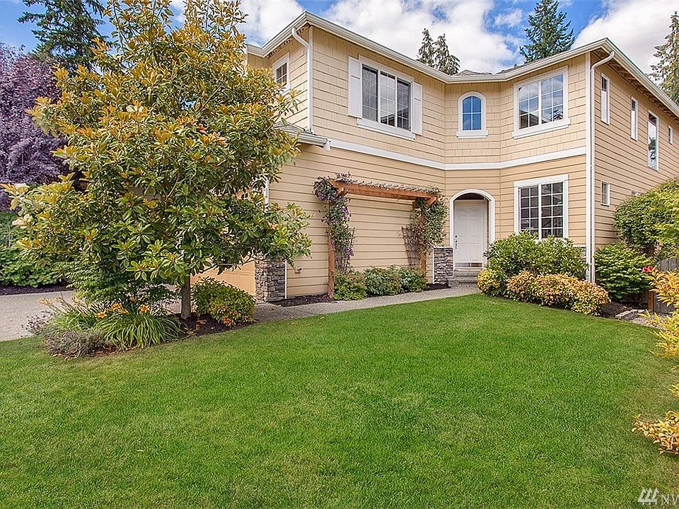 1st image of 527 195th St SW