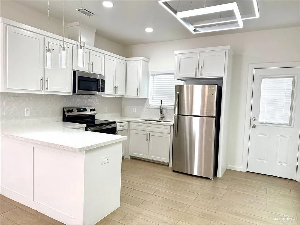 2 bed, 2.0 bath, 905 sqft, $1,050 — Photo 4