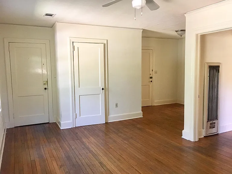 1069 Poplar Blvd — Photo 2