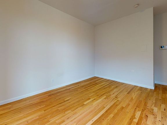 5th image of 240 Waverly Pl APT 51