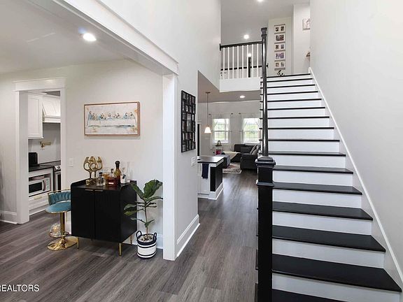 3rd image of 3376 Flagstaff Ln