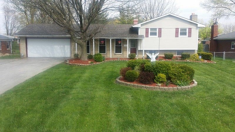 front
						:
						Brendon Park Annual yard contest winner 4 times.