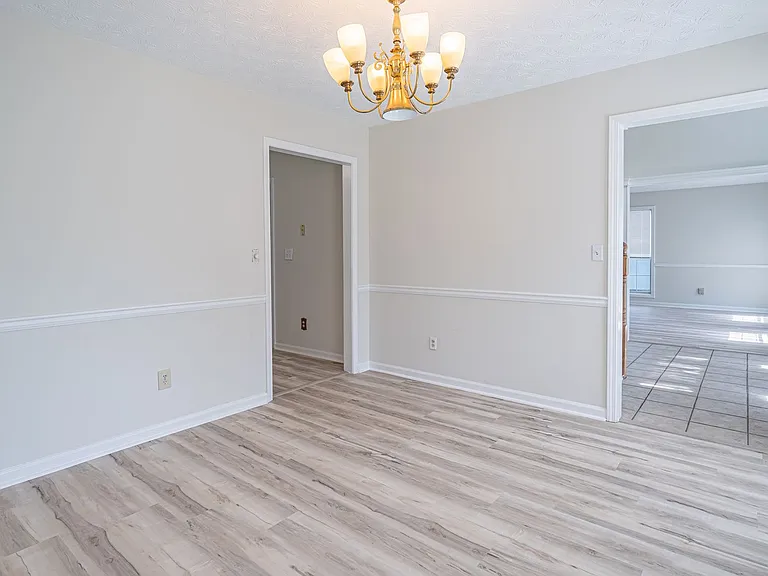 2402 Betsy Ct SW — Photo 8