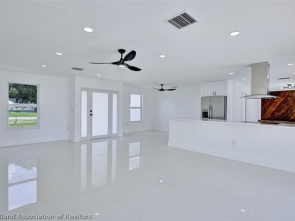 5th image of 107 Lakefront Ln NW