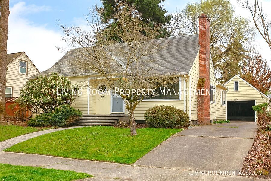 1st image of 3740 SE Tibbetts St