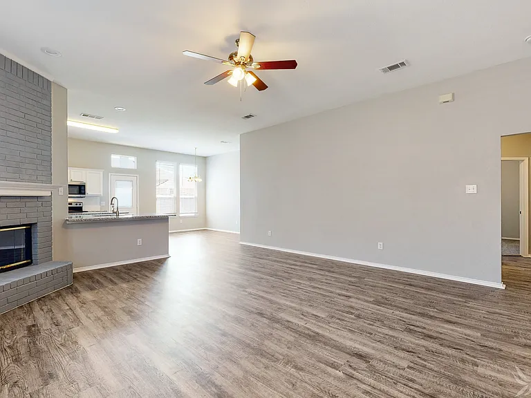 346 Leisure Ln — Photo 3