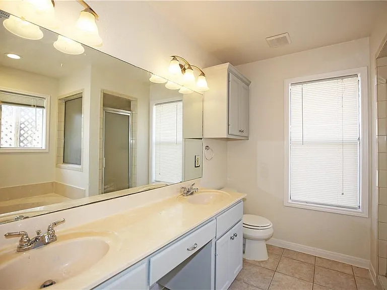 2308 Sycamore Trl — Photo 14