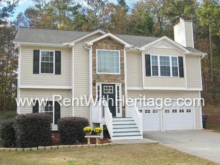 1550 Cedar Hl — Photo 3