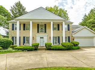 2819 Canterbury Dr, Northbrook, IL