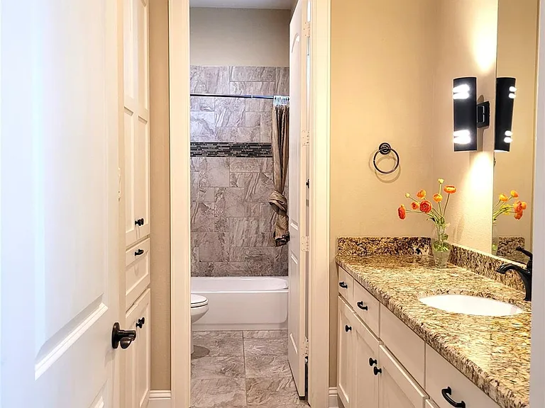 1508 Fowler St — Photo 11
