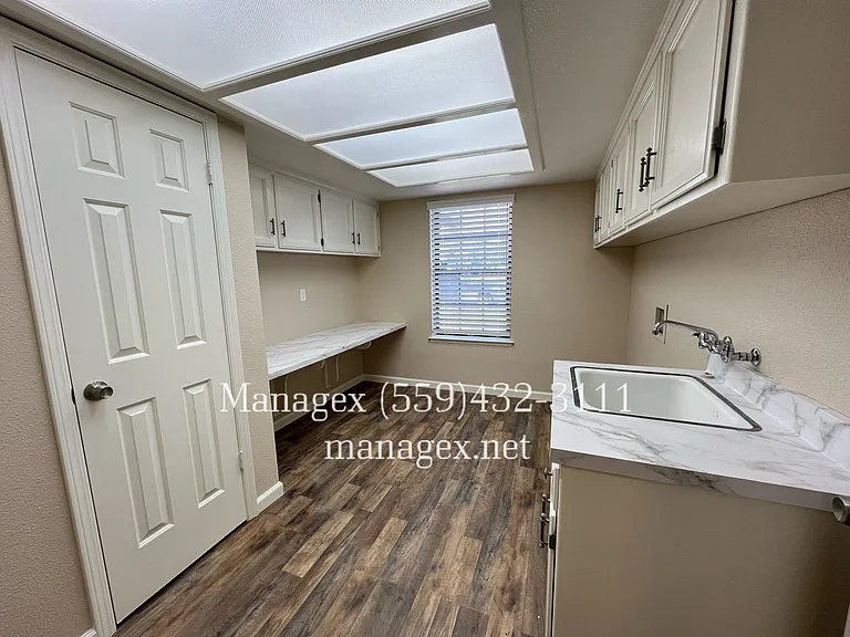 8449 N 8th St — Photo 11