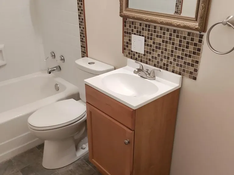 1329 E Main St — Photo 8