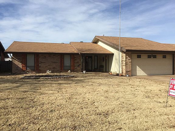 2nd image of 1018 Canary Ln