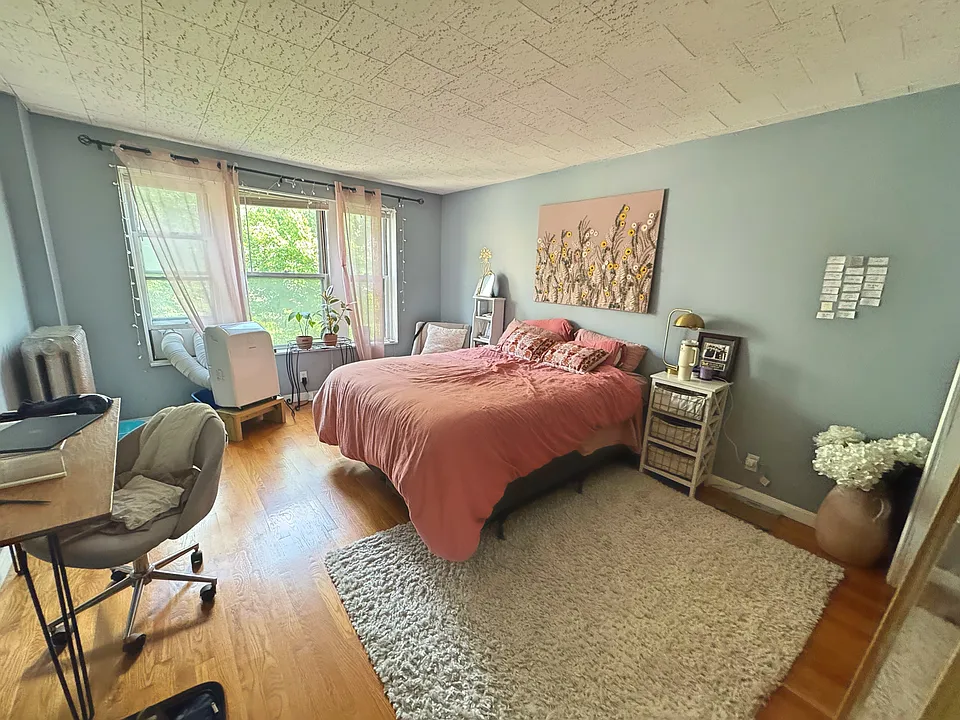 198 Saint Paul St #4
