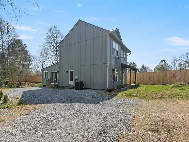 84 Poplar St — Photo 26