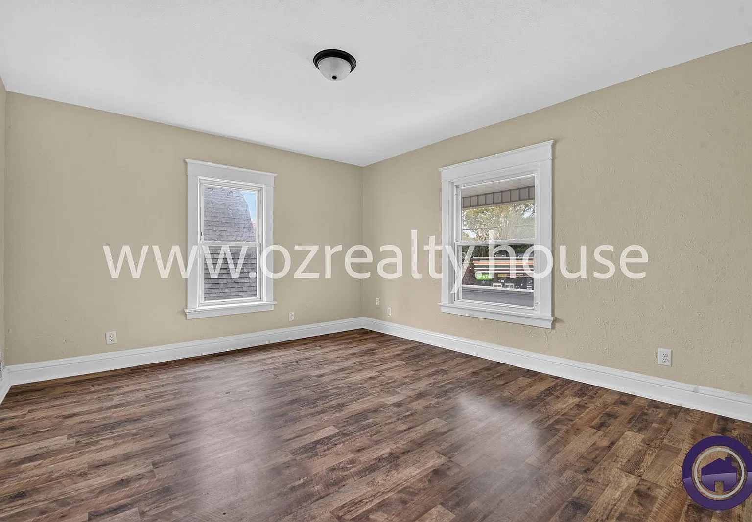 2 bed, 1.0 bath, 1109 sqft, $845 — Photo 2