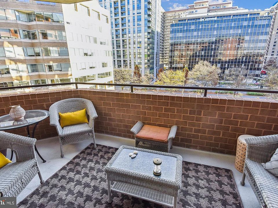 1st image of 1001 N Randolph St APT 514