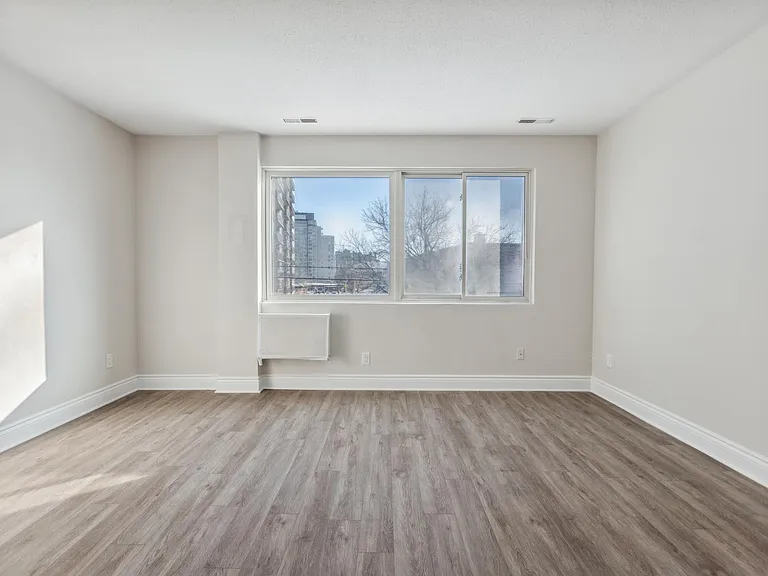 200 Bronson Ave — Photo 36
