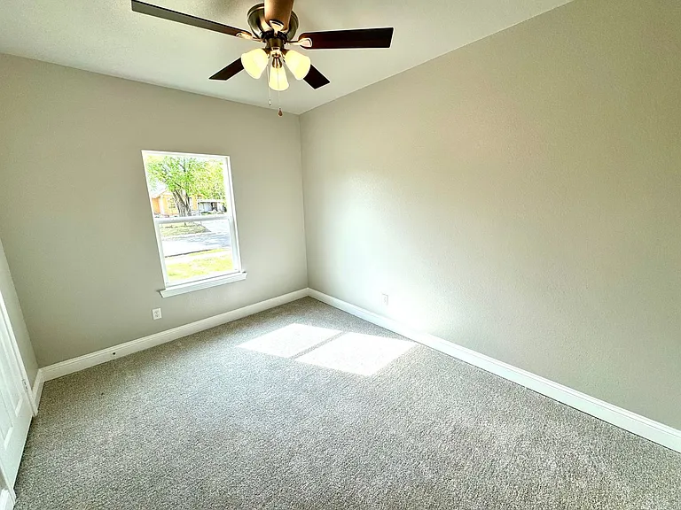 3415 Henderson St — Photo 6
