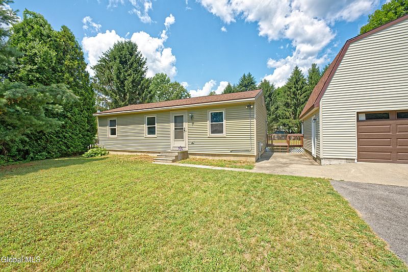 2nd image of 4 Farmington Avenue