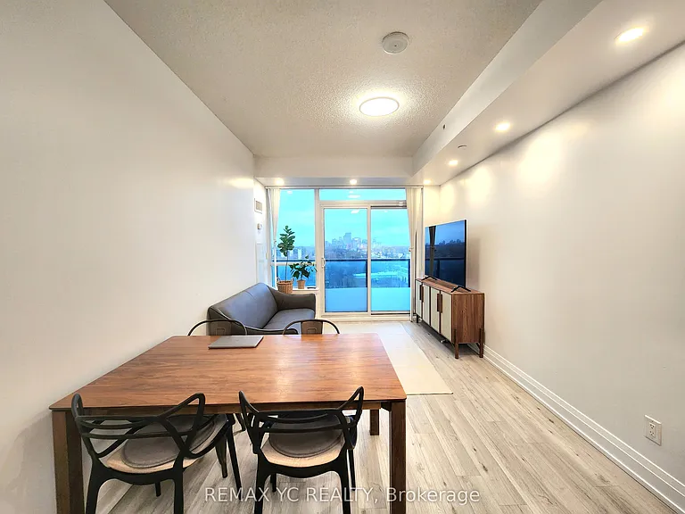 7165 Yonge St #1007 — Photo 2
