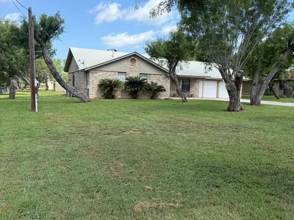 2723 Triple Tree Dr, China Grove, TX 78263