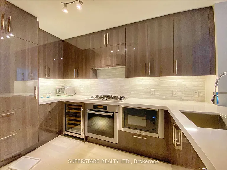29 Queens Quay E #Townhouse 125 — Photo 11