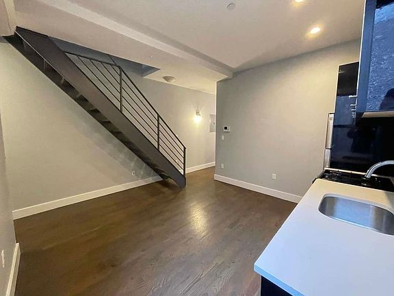 4th image of 162 Woodruff Ave #4W