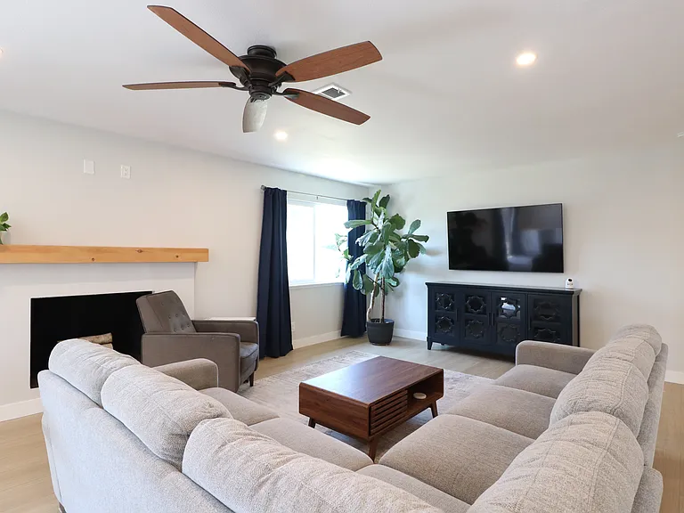 586 Poppy Ln — Photo 6