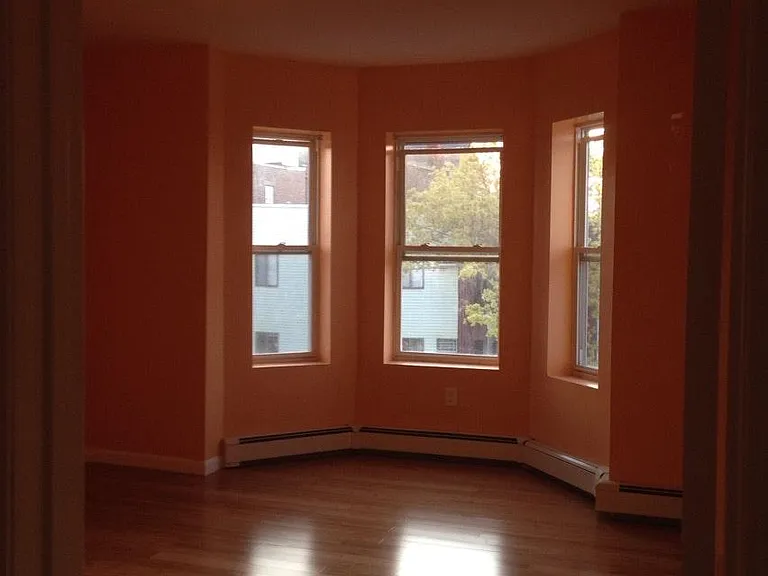 75 Chelsea St #FLOOR — Photo 1