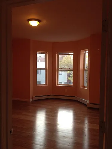 75 Chelsea St Photo 1