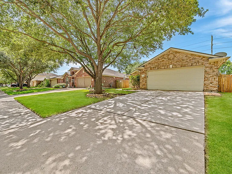 17935 Rose Hill Park Ln — Photo 2