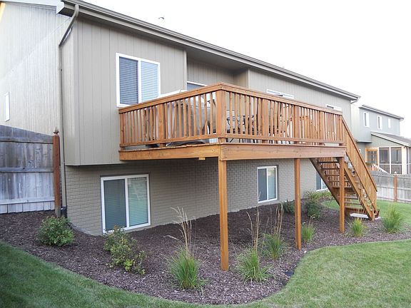 Large Weatherproofed deck - Prof. Landscaping