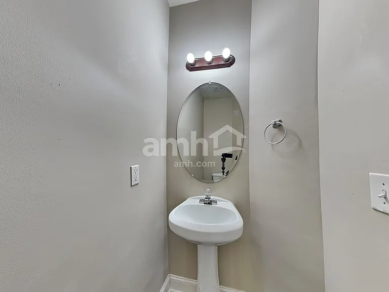 5203 Catrina Way — Photo 18