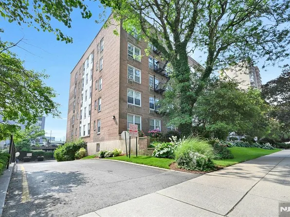 2160 Center Ave APT 5R, Fort Lee, NJ 07024
