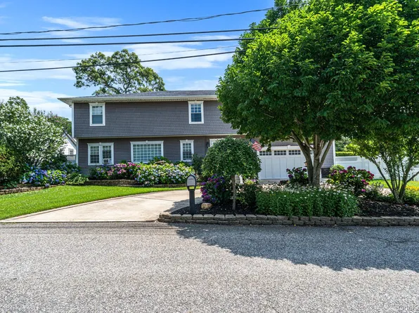 11 Elm Street, Ronkonkoma, NY 11779