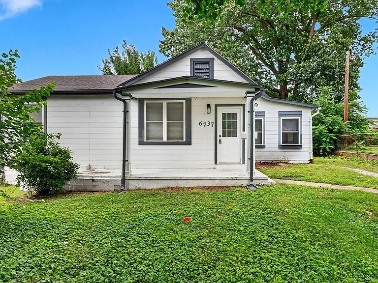 6737 Fyler Ave — Photo 3