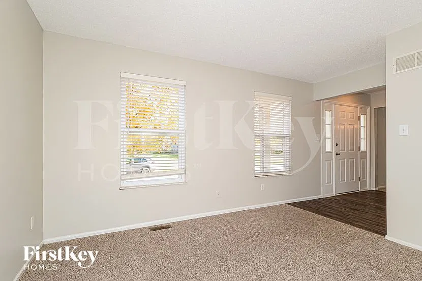 4 bed, 2.5 bath, 2301 sqft, $2,875 — Photo 3