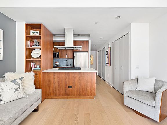 3rd image of 500 W 30th St APT 6T