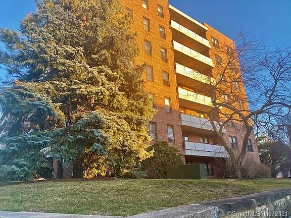 2nd image of 315 King St #6E